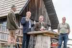 v.l.n.r.:Anton Hafellner (Steirischer Almwirtschaftsverein), LR Hans Seitinger, Präs. Franz Titschenbacher, Andreas Affenberger (Agrargemeinschaft Gmoa-Alm) 