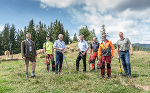 Hafellner, Seitinger, Titschenbacher , Affenberger und die Mitglieder der Agrargemeinschaft Gmoa-Alm bereiten sich auf den Tag der Almen vor und laden zur Mithilfe bei der Almpflege ein. © steiermark.at/Streibl, bei Quellenangabe honorarfrei Hafellner, Seitinger, Titschenbacher , Affenberger und die Mitglieder der Agrargemeinschaft Gmoa-Alm bereiten sich auf den Tag der Almen vor und laden zur Mithilfe bei der Almpflege ein.