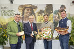Der Direktor der Fachschule Grottenhof, Erich Kerngast, Agrarlandesrat Hans Seitinger, Bürgermeister Siegfried Nagl und Bio Ernte Steiermark-Obmann Thomas Gschier (v.l.) freuten sich über den Startschuss für das Bio-Kompetenzzentrum und die Modernisierung der traditionsreichen Schule in Graz © StadtGrazFischer; bei Quellenangabe honorarfrei Der Direktor der Fachschule Grottenhof, Erich Kerngast, Agrarlandesrat Hans Seitinger, Bürgermeister Siegfried Nagl und Bio Ernte Steiermark-Obmann Thomas Gschier (v.l.) freuten sich über den Startschuss für das Bio-Kompetenzzentrum und die Modernisierung der traditionsreichen Schule in Graz